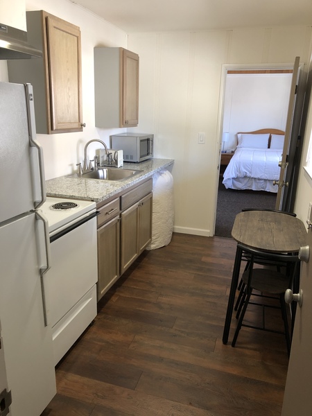 Two Queen Bed Deluxe Patio with Kitchen Photo 3