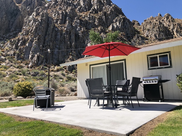 Two Queen Bed Deluxe Patio with Kitchen Photo 6